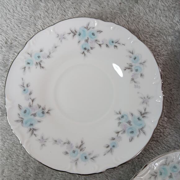 4 MIKASA Barbizon Teacup and Saucer Sets Vintage White Porcelain w/ Blue Flowers - Picture 6 of 15